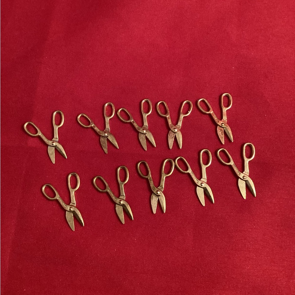 Ten miniatures secators for crafting projects
